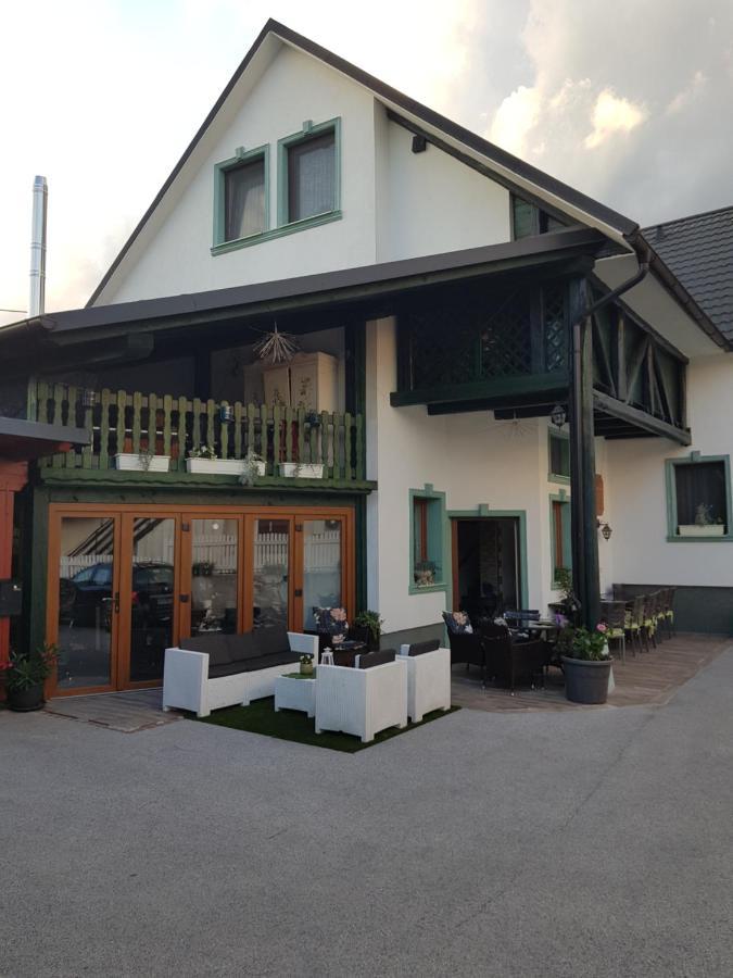 Mama'S House Hostel Cerklje na Gorenjskem Exterior foto